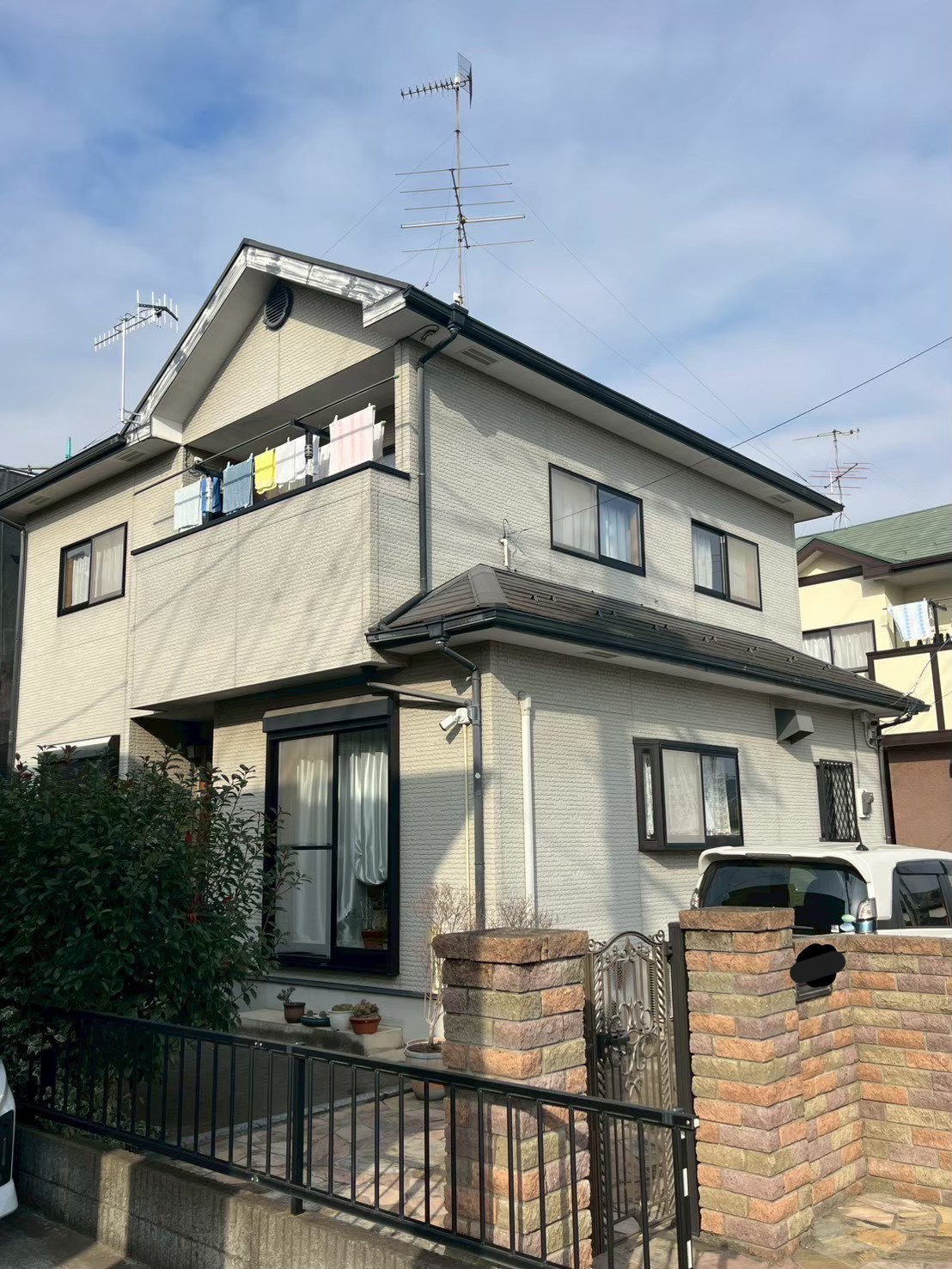 深谷市の築22年住宅で屋根カバー工事＋外壁塗装。雨漏り対策を強化。